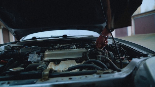 Video Reference: Hood, Motor vehicle, Automotive tire, Automotive design, Automotive exterior, Automotive fuel system, Automotive lighting, Rim, Auto part, Personal luxury car