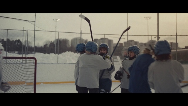 Video Reference: Sky, Gesture, Fence, Recreation, Leisure, Snow, Hat, Event, Player, Winter