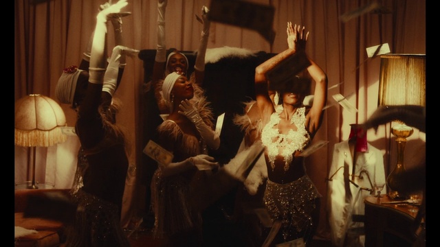 Video Reference: Flash photography, Entertainment, Performing arts, Fashion design, Fun, Performance art, Event, Formal wear, Curtain, Darkness