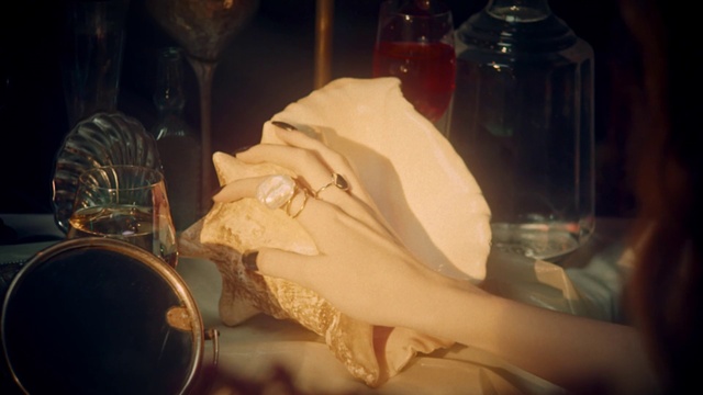 Video Reference: Automotive lighting, Jaw, Gesture, Flash photography, Wrist, Window, Human leg, Nail, Event, Glass