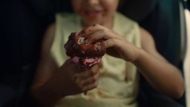 Video Reference: Food, Hand, Gesture, Food craving, Finger, Ingredient, Tableware, Recipe, Dish, Flash photography