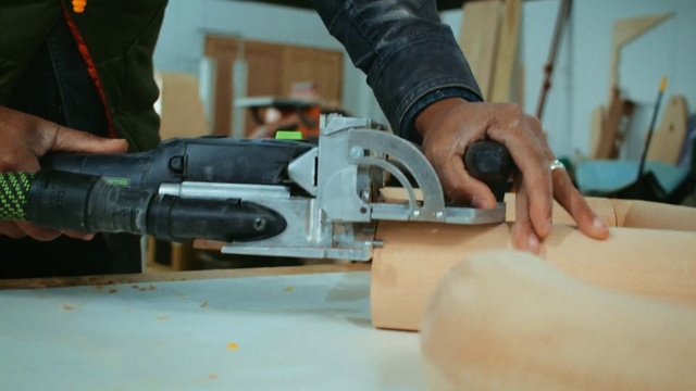 Video Reference: Arm, Wheel, Hood, Automotive tire, Tire, Automotive design, Engineering, Gas, Wrist, Bumper