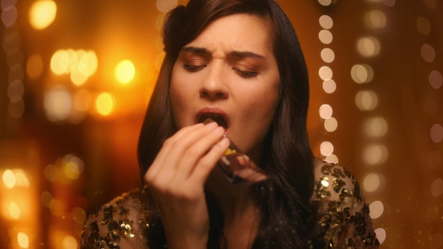 Video Reference: Nose, Hair, Lip, Hand, Eyebrow, Microphone, Eyelash, Musician, Flash photography, Gesture