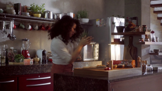 Video Reference: Property, Countertop, Cabinetry, Plant, Interior design, Kitchen, Houseplant, Cooking, Barware, Window