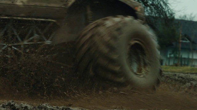 Video Reference: Tire, Wheel, Vehicle, Automotive tire, Motor vehicle, Synthetic rubber, Car, Tread, Hubcap, Locking hubs