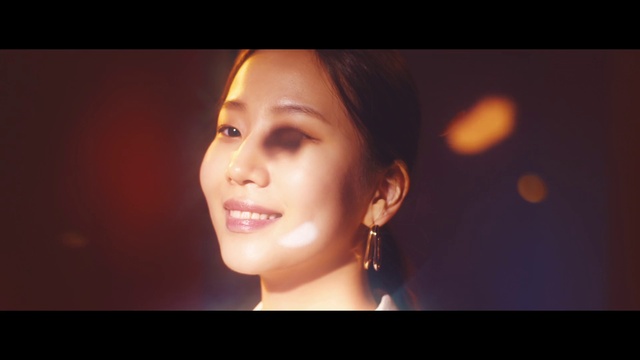Video Reference: Nose, Cheek, Lip, Smile, Eyelash, Lipstick, Flash photography, Jaw, Ear, Gesture