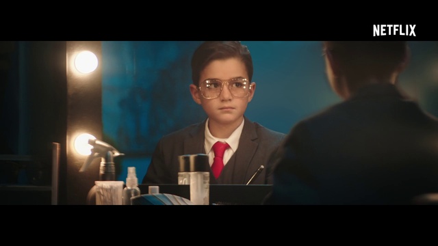 Video Reference: Glasses, Microphone, Tie, Spokesperson, Flash photography, Suit, Formal wear, Technology, Event, Tableware