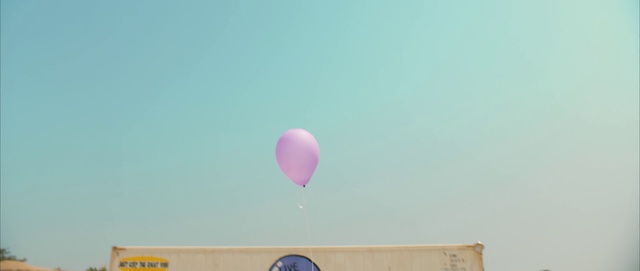Video Reference: Sky, Hot air ballooning, Balloon, Cloud, Happy, Party supply, Landscape, Horizon, Magenta, Toy
