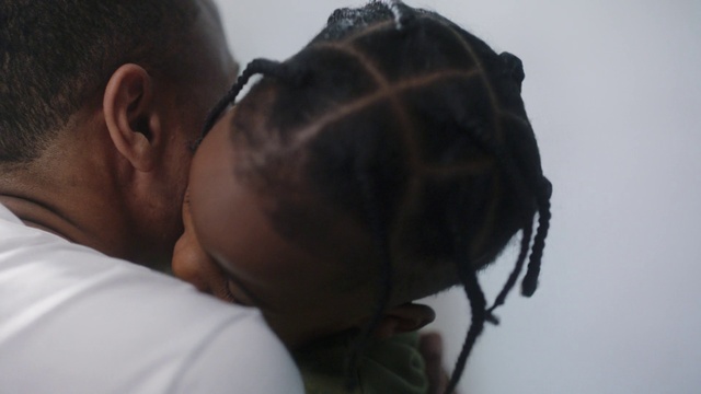 Video Reference: Forehead, Chin, Eyebrow, Shoulder, Neck, Eyelash, Ear, Temple, Eyewear, Gesture