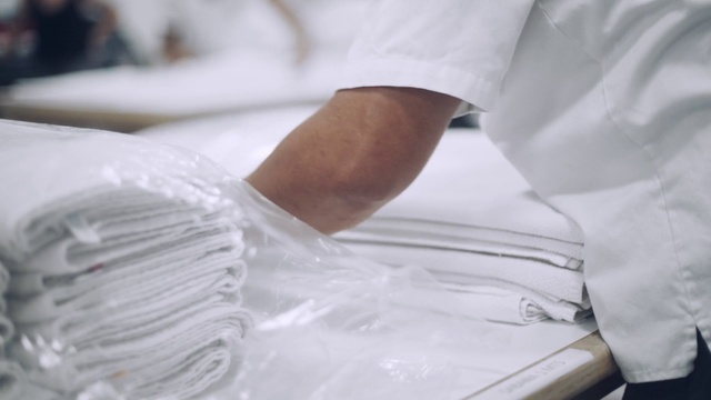 Video Reference: Hand, Arm, Human body, Sleeve, Gesture, Elbow, Automotive design, Wrist, Human leg, Service