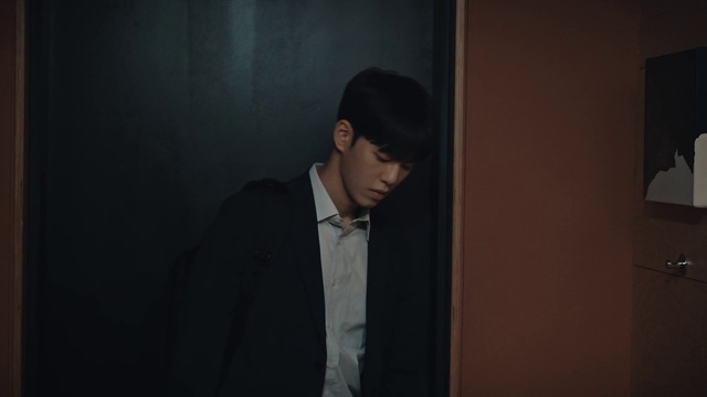 Video Reference: Dress shirt, Sleeve, Flash photography, Collar, Blazer, Event, Formal wear, Suit, Darkness, Tie