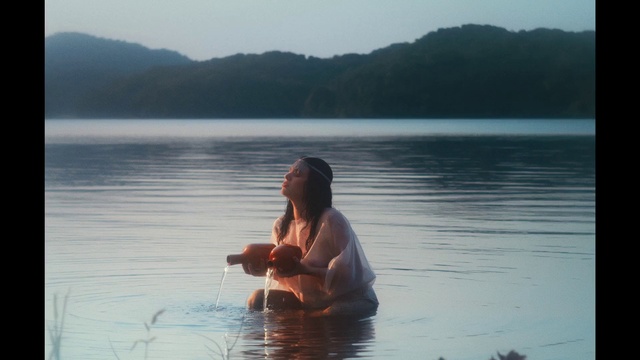 Video Reference: Water, Water resources, Sky, People in nature, Lake, Happy, Leisure, Tree, Morning, Calm