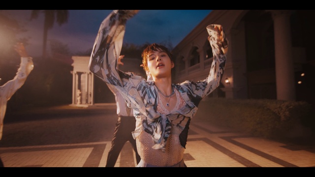 Video Reference: Flash photography, People in nature, Gesture, Happy, Sky, Choreography, Performing arts, Dance, Entertainment, Art