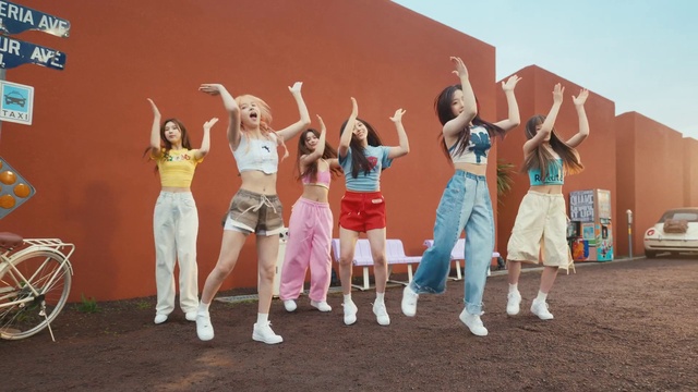 Video Reference: Dance, Gesture, Entertainment, Shorts, Happy, Performing arts, Leisure, Sky, Event, Recreation