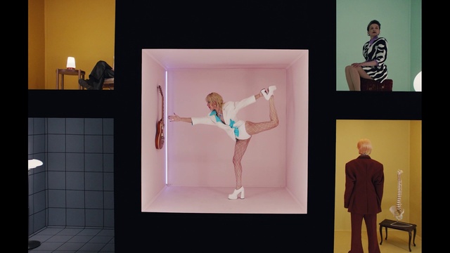 Video Reference: Joint, Sleeve, Lighting, Art, Waist, Thigh, Rectangle, Fashion design, Human leg, Event