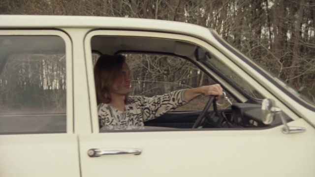 Video Reference: Car, Vehicle, Hood, Motor vehicle, Automotive design, Automotive exterior, Window, Vehicle door, Hardtop, Classic car