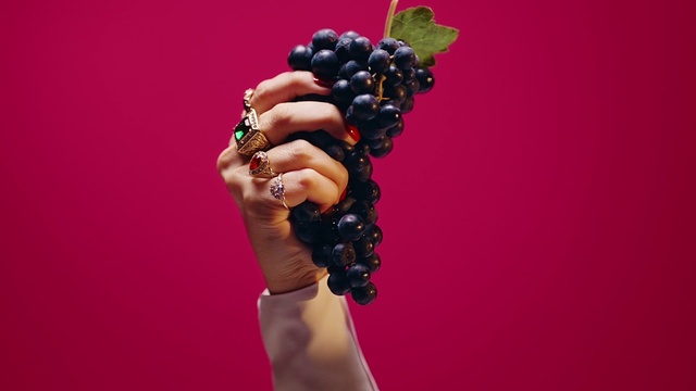 Video Reference: Hand, Purple, Gesture, Fruit, Violet, Art, Natural foods, Seedless fruit, Nail, Jewellery