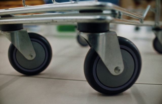 Video Reference: Automotive tire, Wheel, Rim, Line, Motor vehicle, Bicycle part, Spoke, Gas, Automotive wheel system, Audio equipment