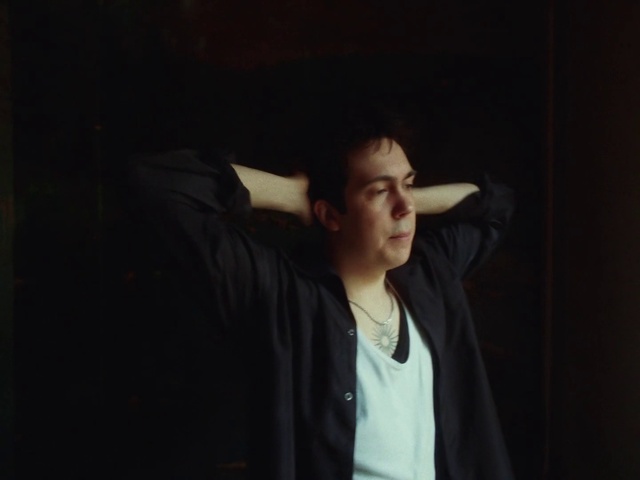 Video Reference: Outerwear, Flash photography, Sleeve, Gesture, Entertainment, Audio equipment, Cap, T-shirt, Event, Performing arts