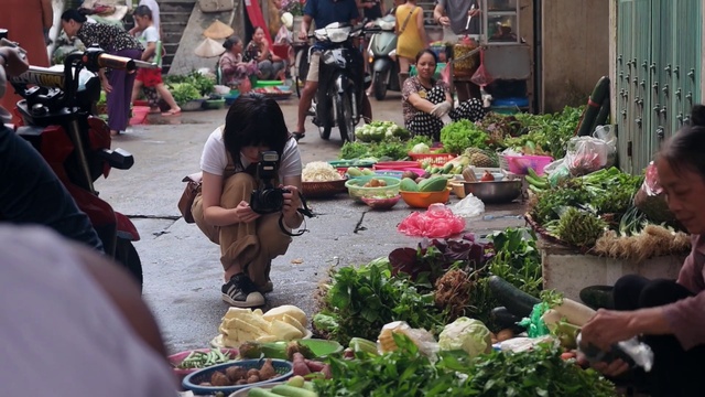 Video Reference: Clothing, Food, Green, Selling, Natural foods, Greengrocer, Whole food, Leaf vegetable, Market, Public space