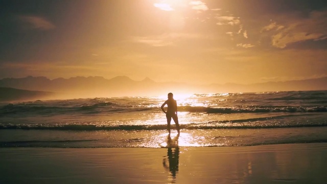 Video Reference: Water, Cloud, Sky, People on beach, People in nature, Beach, Afterglow, Sunset, Sunrise, Coastal and oceanic landforms