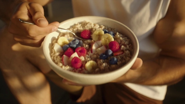 Video Reference: Food, Muesli, Fruit, Ingredient, Plant, Mixture, Recipe, Natural foods, Breakfast cereal, Berry