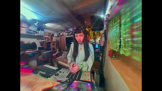 Video Reference: Computer, Entertainment, Audio equipment, Magenta, Fun, Computer keyboard, Electronic device, Technology, Leisure, Electronic instrument