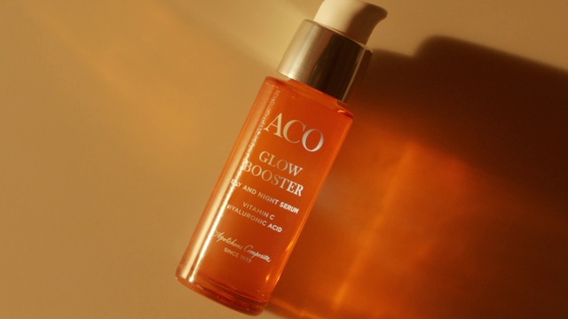 Video Reference: Liquid, Bottle, Solution, Cosmetics, Fluid, Amber, Perfume, Drink, Glass bottle, Alcoholic beverage