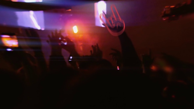 Video Reference: Sky, Purple, Gesture, Performing arts, Music, Entertainment, Music venue, Magenta, Event, Visual effect lighting