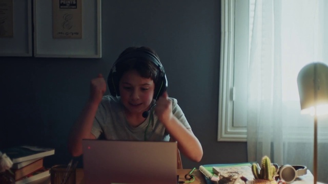 Video Reference: Laptop, Computer, Personal computer, Netbook, Finger, Gadget, Fun, Peripheral, Office equipment, T-shirt