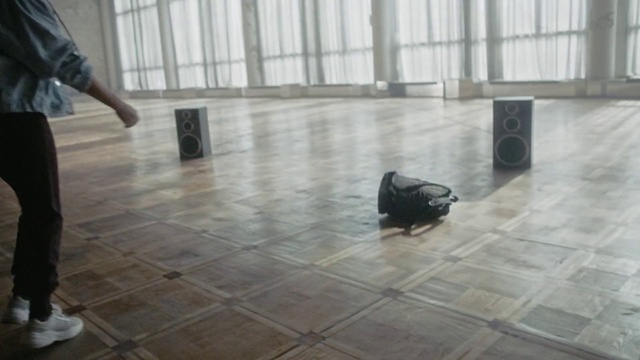 Video Reference: Shoe, Black, Wood, Grey, Tile flooring, Flooring, Floor, Hardwood, Road surface, Laminate flooring