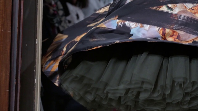 Video Reference: Hood, Automotive tire, Automotive lighting, Tread, Sleeve, Tire, Automotive exterior, Automotive design, Motor vehicle, Fender