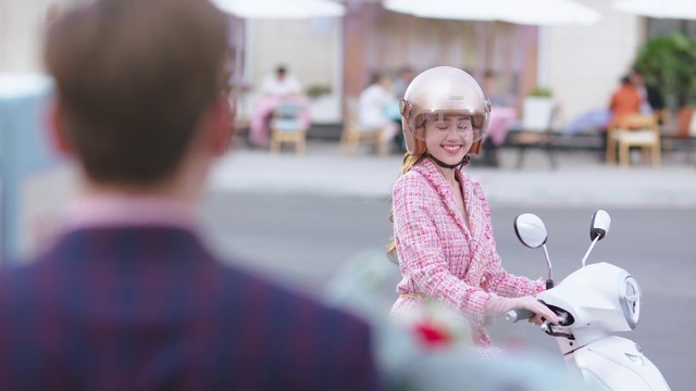 Video Reference: Smile, Helmet, Happy, Vehicle, Motor vehicle, Mode of transport, Street fashion, Leisure, Travel, Tire