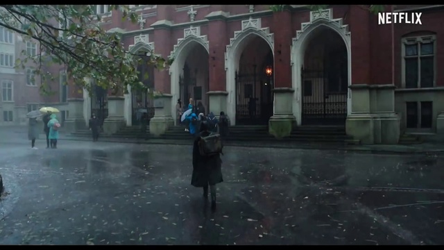 Video Reference: Atmosphere, Building, Lighting, Road surface, City, Midnight, Darkness, Tree, Facade, Winter