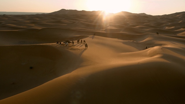 Video Reference: Brown, Sky, Cloud, Sunlight, Natural landscape, Erg, Terrain, Plain, Horizon, Landscape