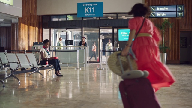 Video Reference: Luggage and bags, Flooring, Chair, Bag, Event, Wheel, Street, City, Curtain, Advertising