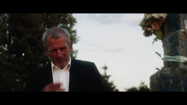 Video Reference: Flash photography, Sky, Gesture, Suit, Happy, Blazer, Cloud, Beard, Formal wear, Event