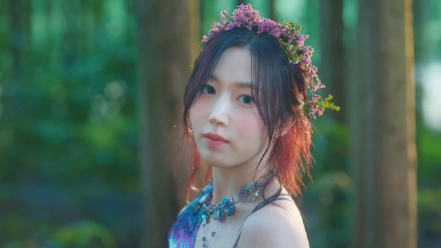 Video Reference: Hair, Lip, Hairstyle, Eyelash, People in nature, Flash photography, Happy, Sunlight, Fawn, Summer