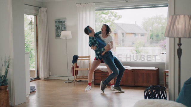 Video Reference: Leg, Interior design, Flooring, Thigh, Entertainment, Floor, Performing arts, House, Shorts, Sneakers