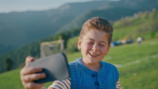 Video Reference: Smile, Mountain, Sky, People in nature, Happy, Gesture, Grass, Leisure, Travel, T-shirt