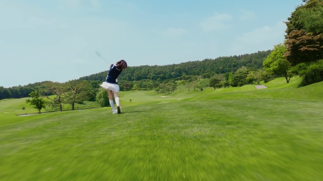 Video Reference: Cloud, Sky, Golf, Golfer, Golf equipment, Golf club, Plant, Sports equipment, Professional golfer, Tree