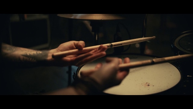 Video Reference: Tableware, Musical instrument, Musician, Musical instrument accessory, Music, Gesture, Percussion mallet, Drum stick, Entertainment, Drum