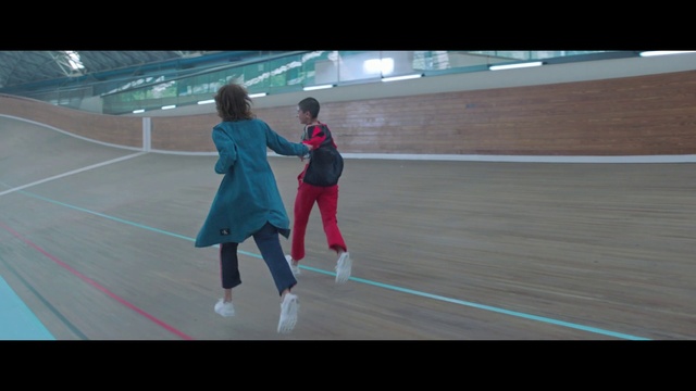 Video Reference: Dress, Sportswear, Performing arts, Player, Recreation, Entertainment, Sports, Athlete, Leisure, Team sport