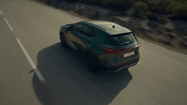 Video Reference: Tire, Wheel, Car, Vehicle, Automotive lighting, Automotive tire, Alloy wheel, Vehicle registration plate, Automotive tail & brake light, Trunk