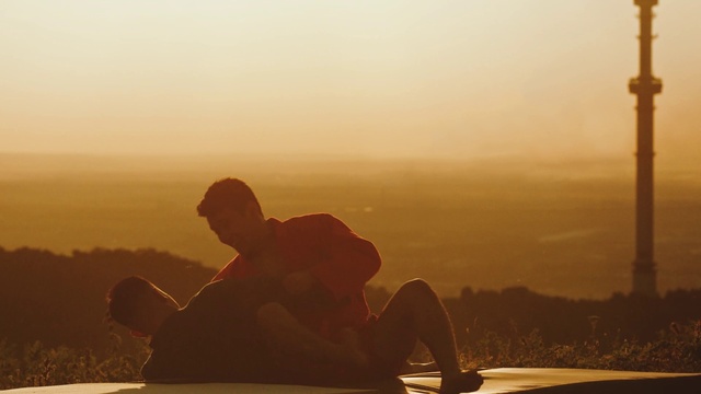 Video Reference: Sky, Atmosphere, People in nature, Flash photography, Dusk, Sunset, Gesture, Sunlight, Happy, Sunrise
