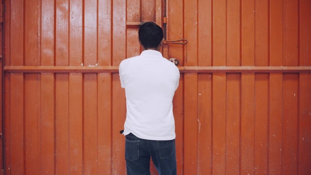 Video Reference: Clothing, Jeans, Fixture, Wood, Sleeve, Orange, Collar, Dress shirt, Line, Wood stain