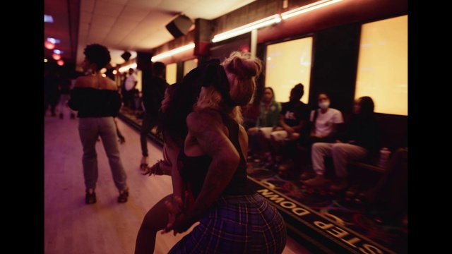 Video Reference: Fashion, Entertainment, Flash photography, Tartan, Event, Fun, Leisure, Crowd, Performing arts, Performance art