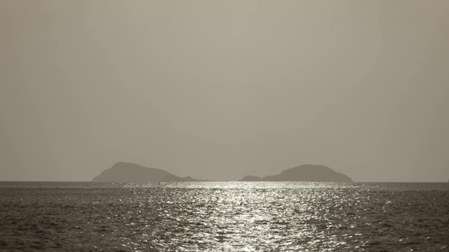 Video Reference: Water, Cloud, Sky, Water resources, Atmosphere, Nature, Coastal and oceanic landforms, Atmospheric phenomenon, Lake, Liquid