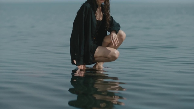Video Reference: Water, Hand, Shorts, Leg, Human body, Flash photography, Happy, People in nature, Gesture, Lake