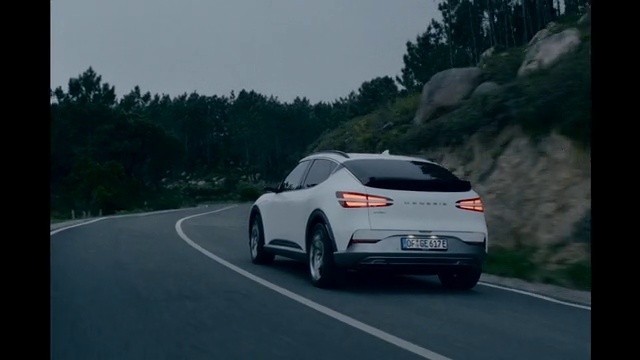 Video Reference: Car, Land vehicle, Wheel, Vehicle, Tire, Vehicle registration plate, Automotive tail & brake light, Sky, Automotive lighting, Automotive tire